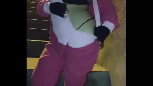 Madura Venezolana Culo Grande Acoso en Lima Disfrazada de Novia con Puntadas Anales - Parte 1