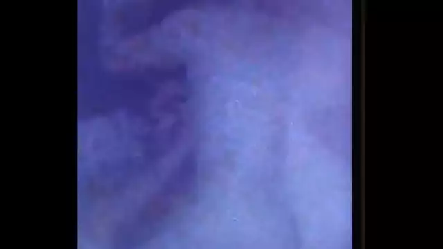 milf culona se deja el trasero rojo dandose azotes