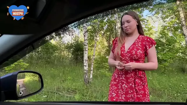 pilla a su hijastro masturbandose y se lo tiene que follar