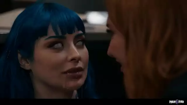 vecina madura espera a un jovencito para follar