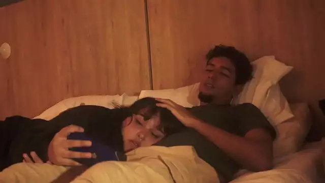 Madura hermanastra da una mamada a su hermanastro - FANTAISAHARDCORESEX