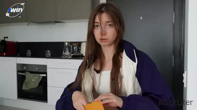 Los traviesos deseos POV de una mujer madura para su hermanastro - ¡No tocar!