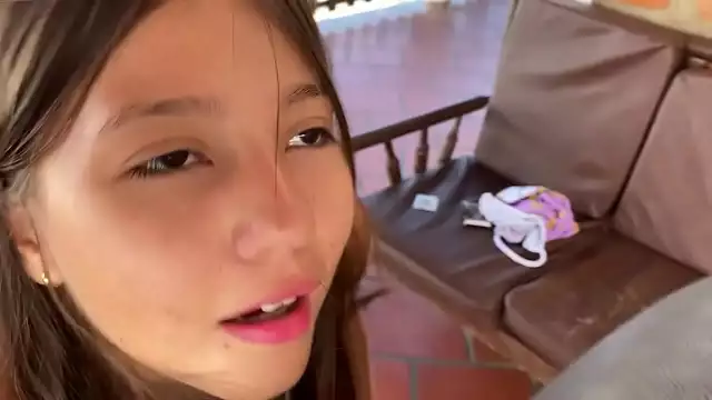 Mujer madura se la follan por padrastro en el patio público - MILF Porn Video