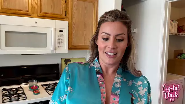 Las mujeres maduras se vuelven salvajes en EDC - ¡MILF Madrastras y Tíastras se sueltan!