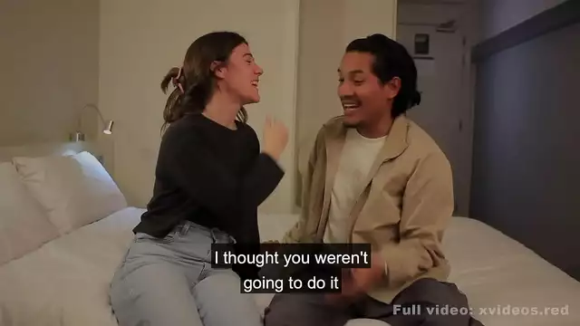 Mujeres mayores con figuras completas dominar a los hombres más jóvenes - MILF Porn Scene