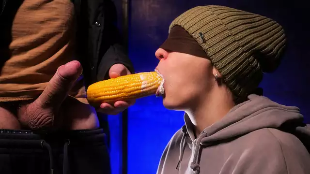 Madura hijastra gives stepbrother un mamada con corrida facial - XSANYANY