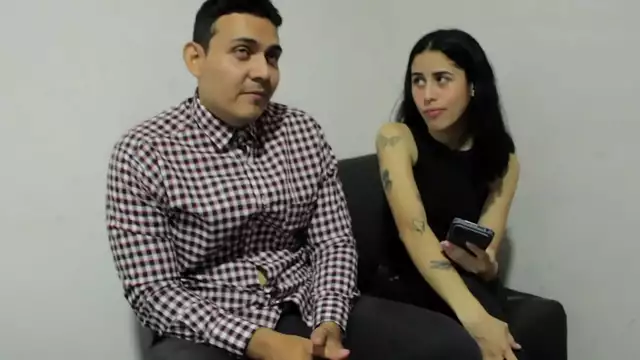 Watch Mujer madura se folla a novio empollón sin condón y da a luz a su hijo - Porno Español