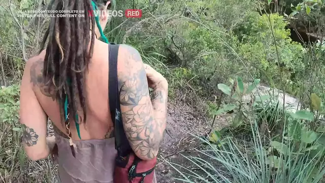 Pareja madura folla en público en la ruta de senderismo Chapada Diamantina - AlemaoHub