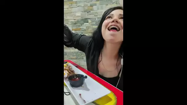 Sexo maduro con su primo adoptivo revela un tórrido orgasmo con media chica