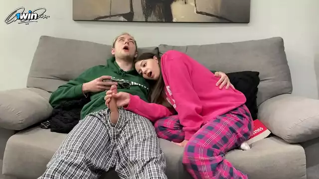 Madura poco paso hermana gives paso hermano un paja corrida recopilación