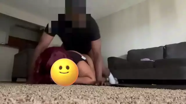 Mujer madura toma el control con pasión desatada en atrevido acto sexual