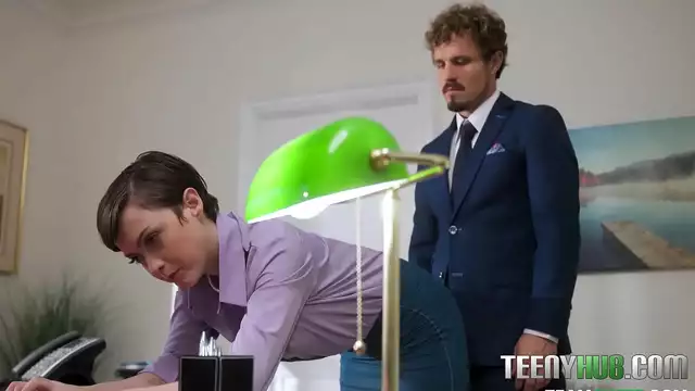 Belleza Madura Jade Valentine Trío con Robby Echo para una Experiencia Porno Apasionante