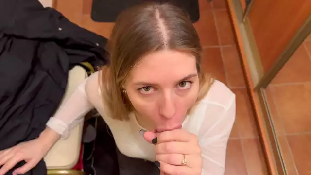 Milfetta's Stepson's Babysitter Gives Her Stepdad a Blowjob While Waiting for a Taxi - Exclusive MILF Video