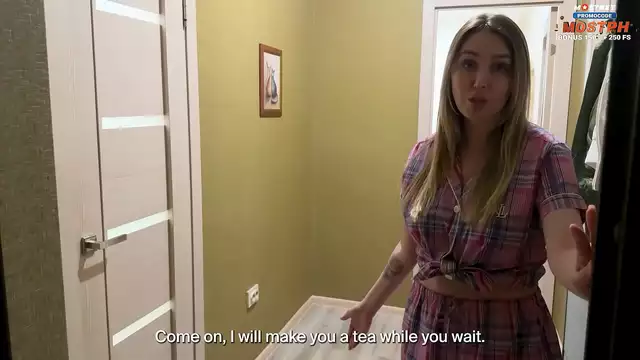 SEXY MILF Seduce a Hombre Más Joven en Sueños Vaporosos - ¡Mujer Madura Revela su Lado Salvaje!