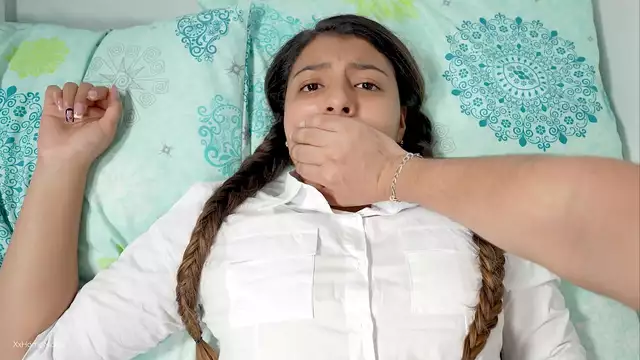 ¡Mujer follada por hermanastro en tórrida madura encouter - Shh shh no vayas a gritar! Hermanastro hace hermanastra solo en casa