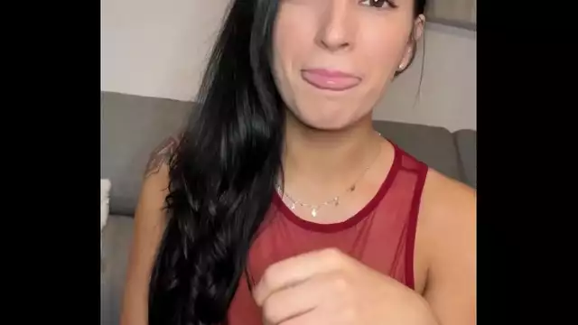 La madura española Claudia Bavel habla sucio para tu placer