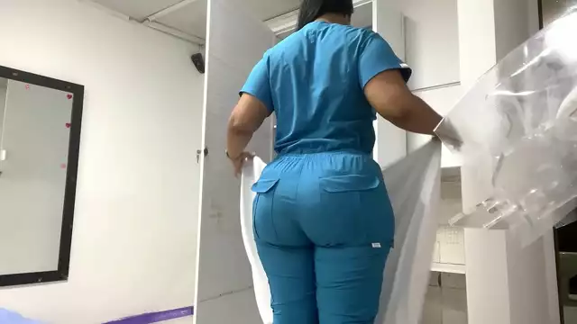 Madura mujer gets guarra con lubricada nalgas examen en oficina