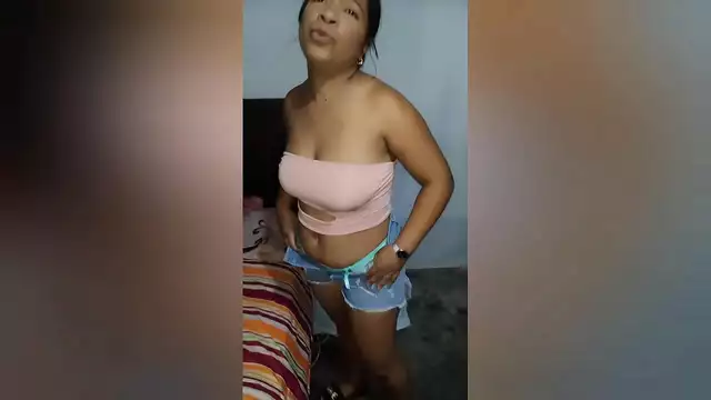 El coño de una mujer es cornudo con la corrida de múltiples amantes - MILF complace la polla de otro hombre después de que #1 se corra dentro