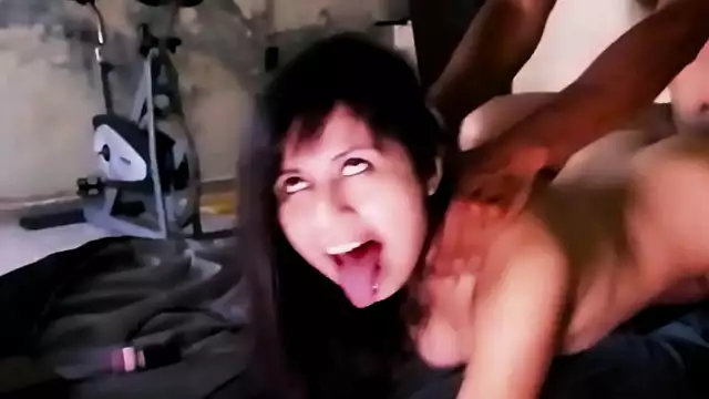 Nyomi Banxxx, madura matriarca del porno amateur