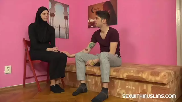 La Mujer Madura Recibe Terapia Caliente - Vapor, Relajación y Placer para la Mente y el Cuerpo