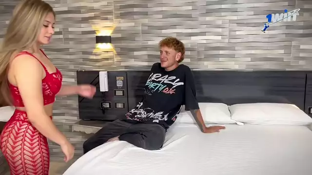 ¡Madura Señora Seduce Jefe con Limpieza Antics & Gets Banged Hard parte 1!