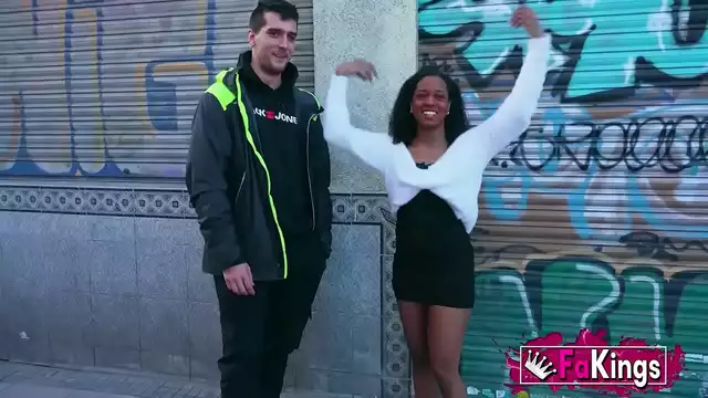 Mujer madura con curvas Zoe desesperada por sexo después de romper con su novio