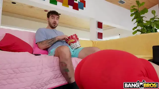 Madura Señora Explosiones en Palomitas de Placer - Vídeo Porno