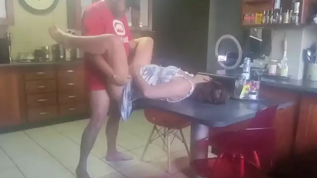 Madura mujer gets filthy en cocina mesa con hermano en ley - tabú porno