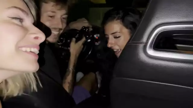 Mujer madura seduce a chico en el coche ~ Must-See Milf Adventure