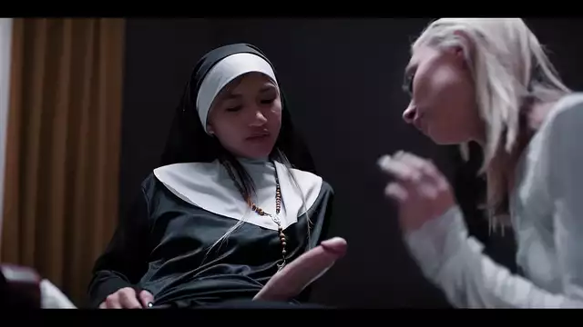 Watch Milf madura con enorme polla provoca escándalo en convento