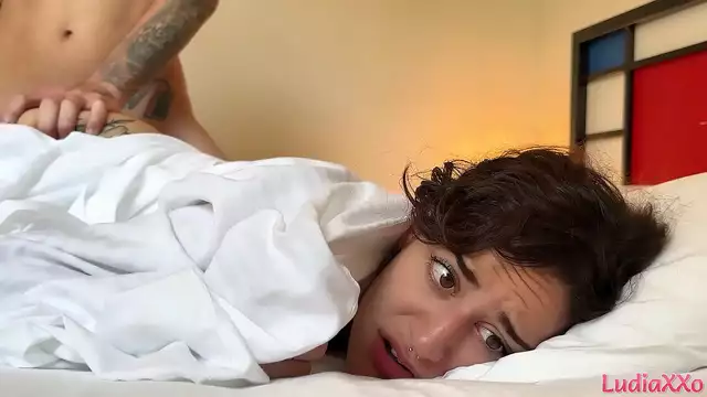 Madura madrastra Shocks con el dormitorio Bonding con StepSon - Must-Watch Video