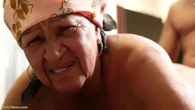 Mature Milf Abuela's Rough Anal Sexual Encounter