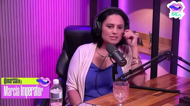 Mujer madura participa en acto íntimo ante la cámara