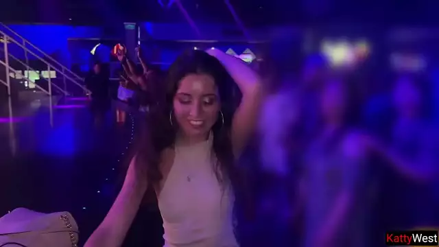 Madura mqmf gets follada en todo holes en público baño